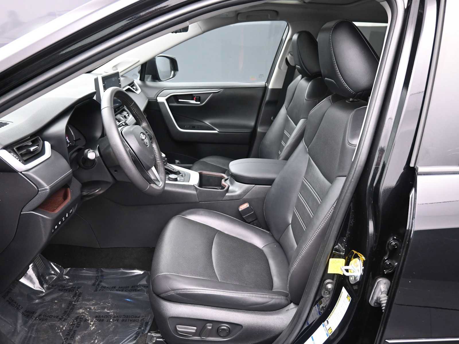 Used 2022 Toyota RAV4 Limited AWD/4WD image 19