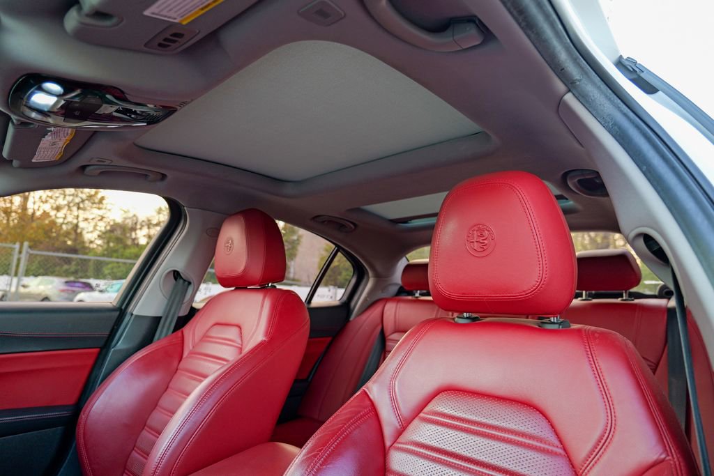 Used 2017 Alfa Romeo Giulia Ti w/ TI 19" Sport Package AWD/4WD image 24