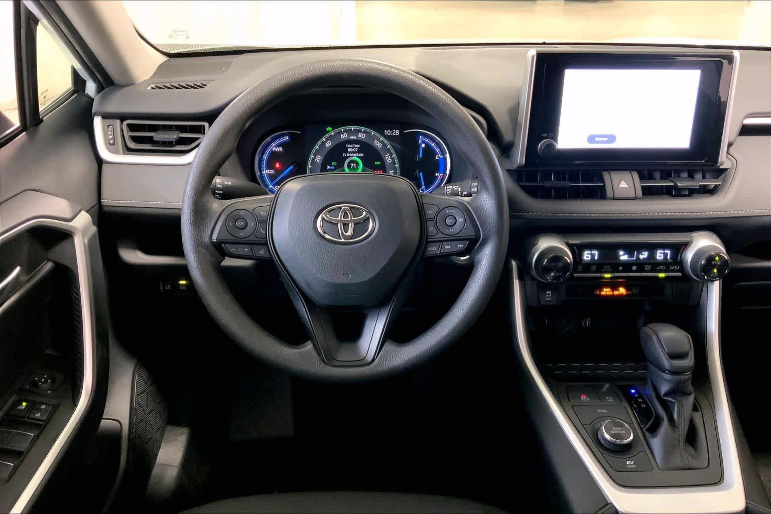 Used 2025 Toyota RAV4 XLE AWD/4WD image 5