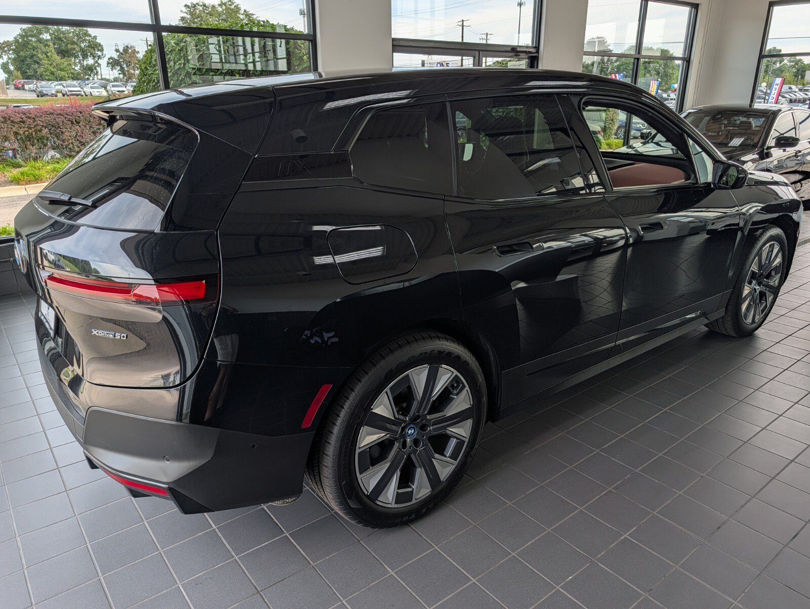 Certified 2024 BMW iX xDrive50 w/ Premium Package AWD/4WD image 2