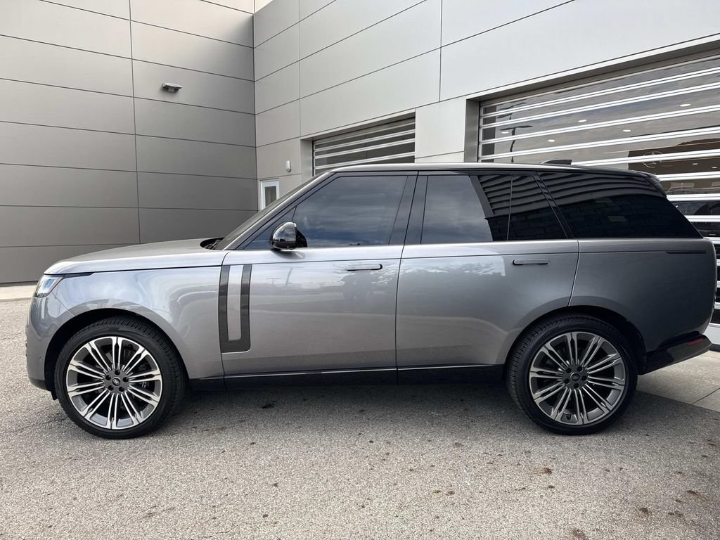 Used 2024 Land Rover Range Rover SE AWD/4WD image 4