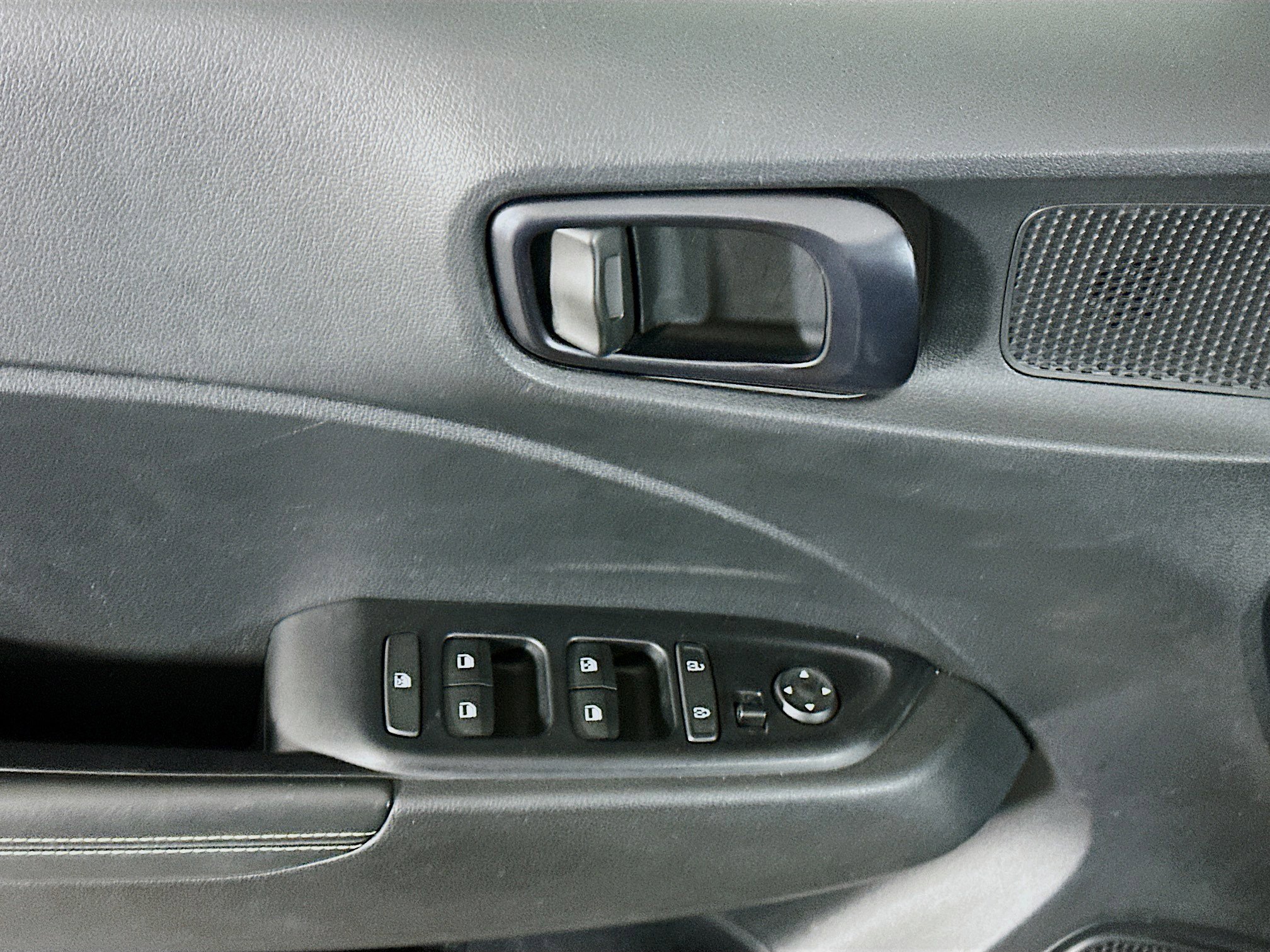 Used 2025 Hyundai Venue Limited image 15