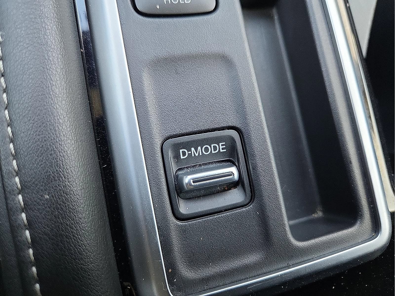 Used 2025 Nissan Pathfinder SV image 22