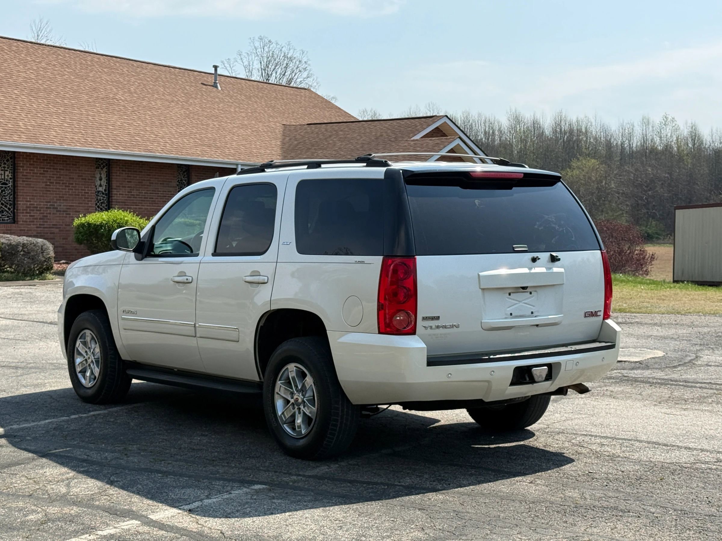Used 2012 GMC Yukon SLT w/ SLT-2 Equipment Package AWD/4WD image 4