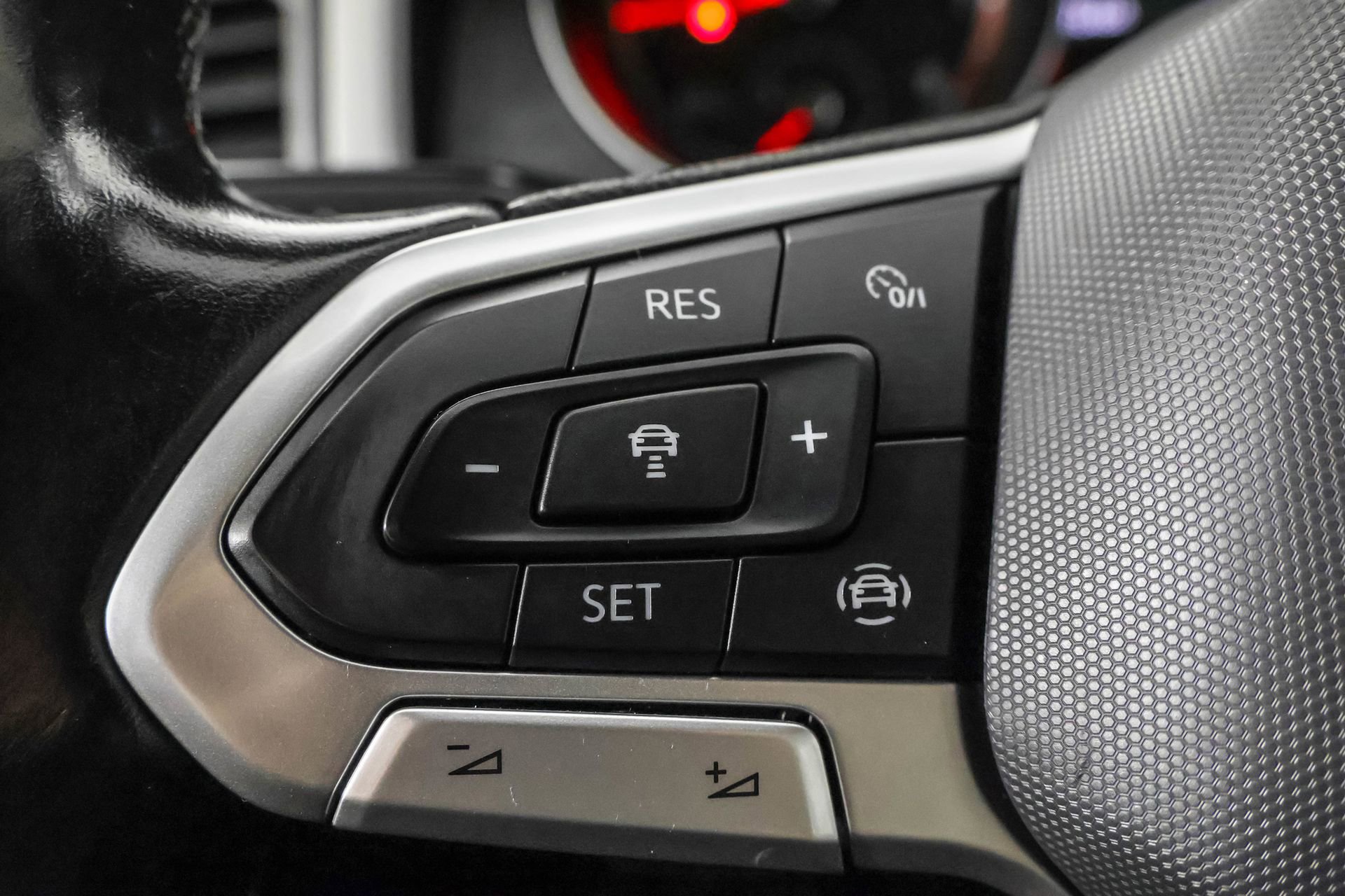 Used 2020 Volkswagen Atlas Cross Sport SE w/ Panoramic Sunroof Package image 26