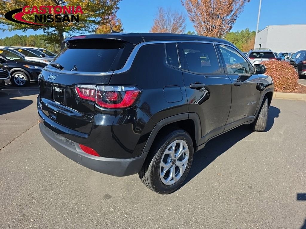 Used 2025 Jeep Compass Sport image 7