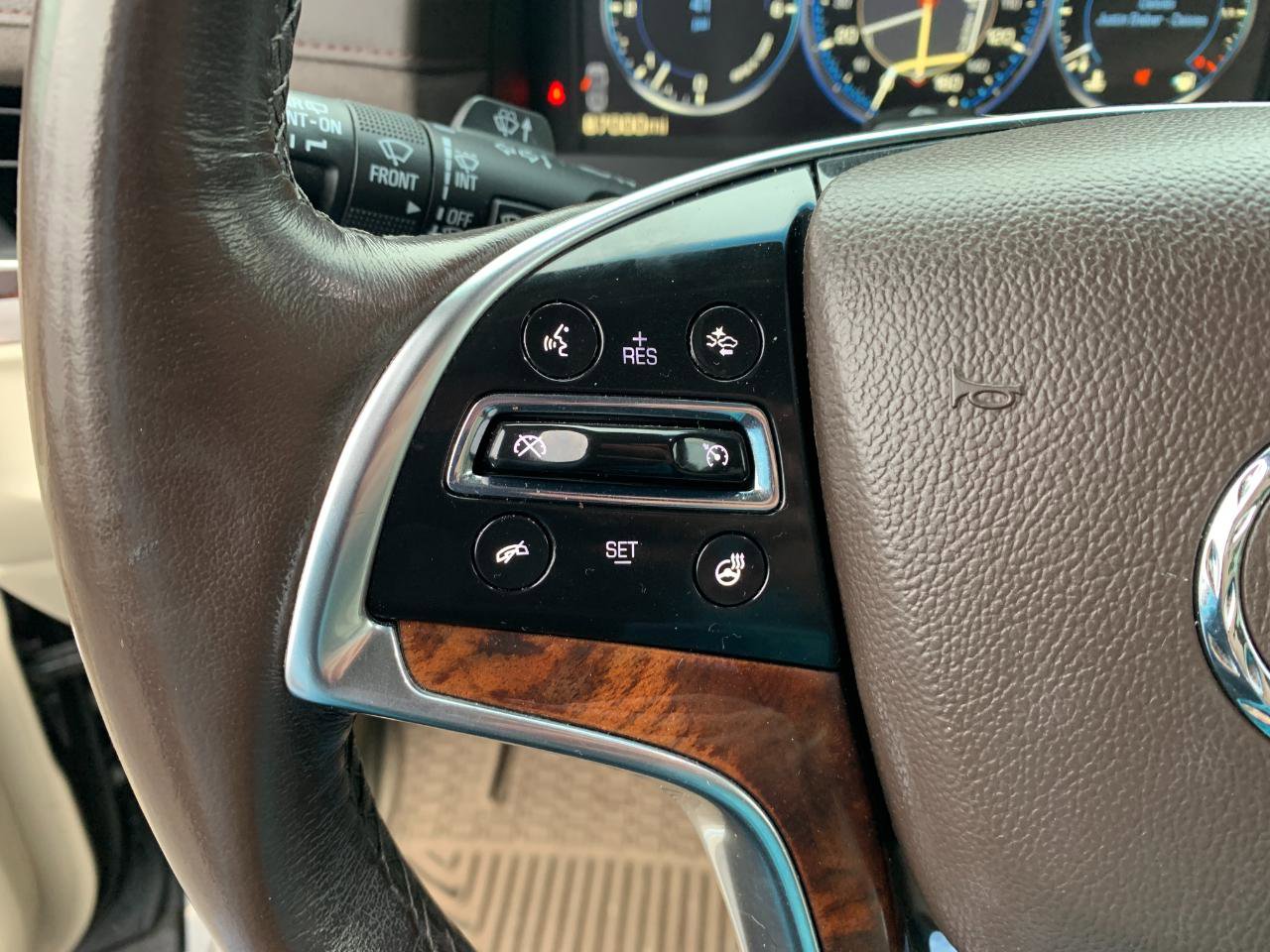 Used 2015 Cadillac Escalade ESV Premium image 16