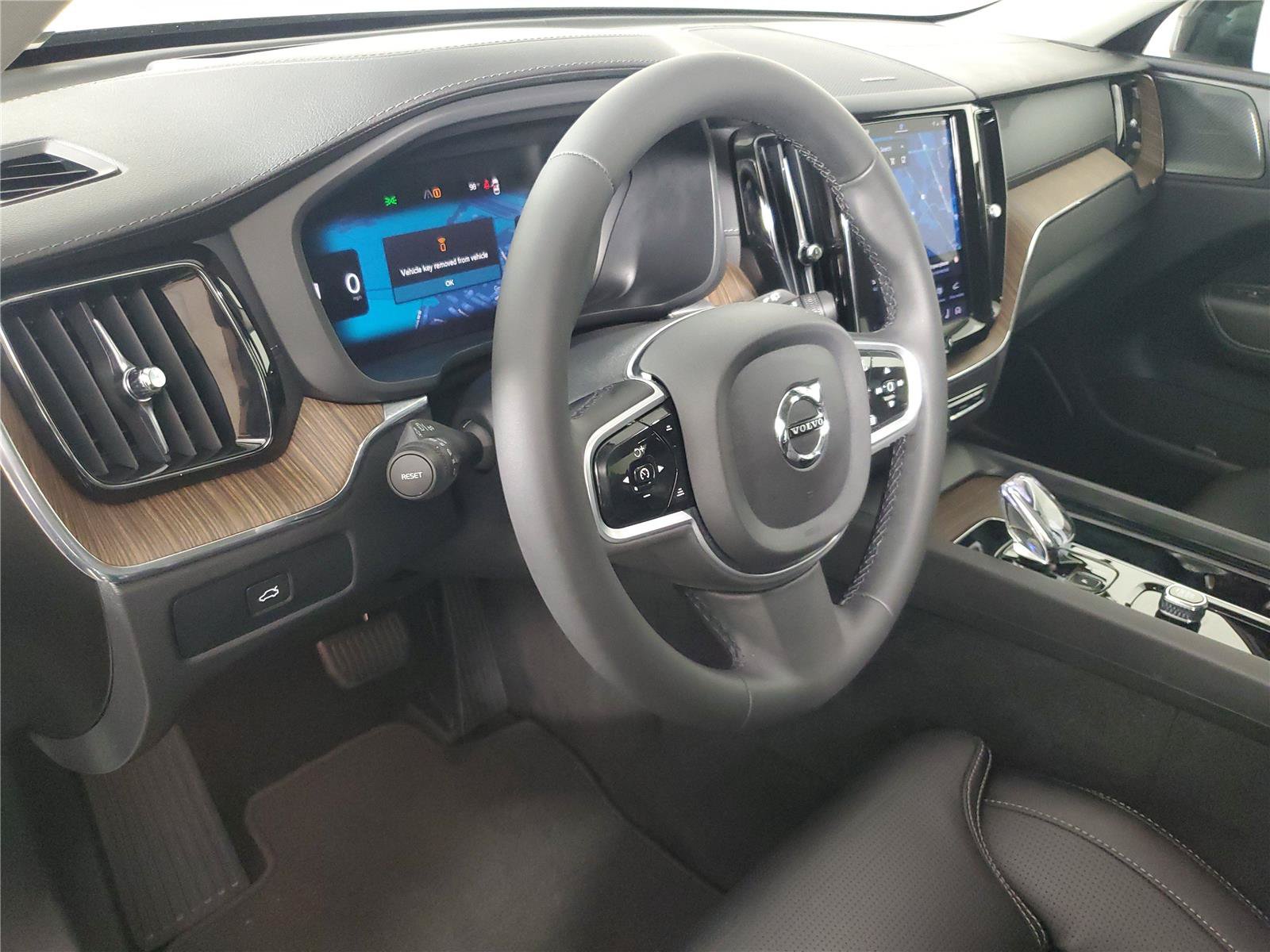 Certified 2023 Volvo XC60 B5 Ultimate w/ Climate Package FWD image 23
