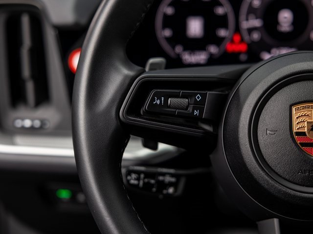 Used 2025 Porsche Cayenne image 42
