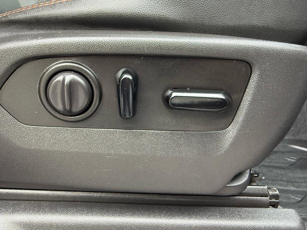 Used 2019 GMC Sierra 1500 AT4 w/ AT4 Premium Package AWD/4WD image 18