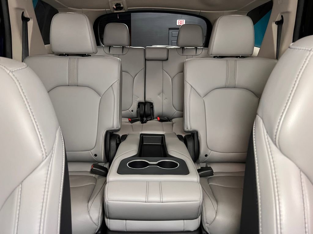 Used 2025 Honda Pilot Touring image 24