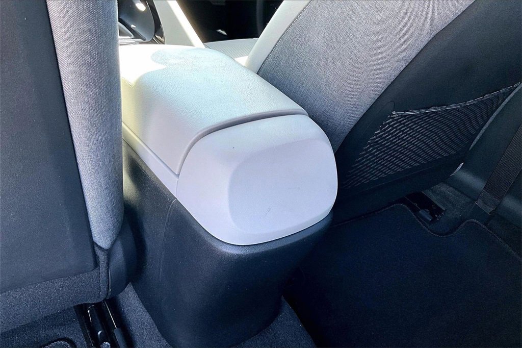 Used 2022 Hyundai Elantra Limited image 18