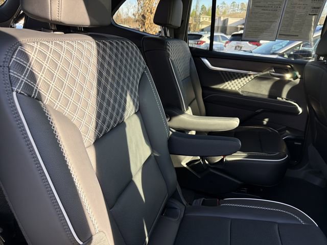 Used 2025 GMC Acadia Denali image 17