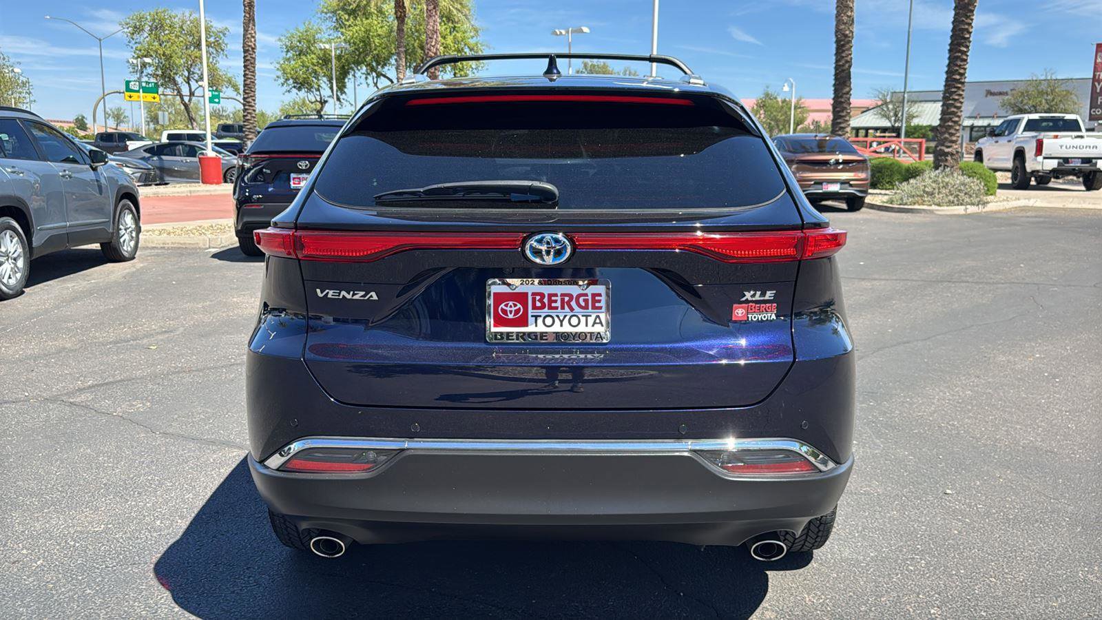 Used 2023 Toyota Venza XLE image 6