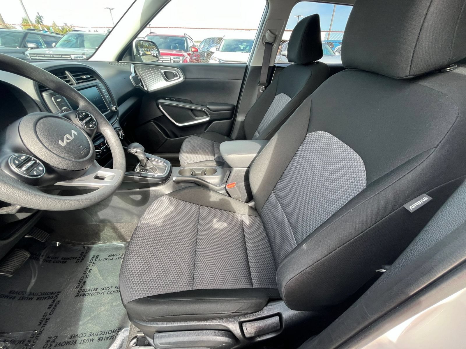 Used 2025 Kia Soul LX w/ LX Technology Package FWD image 26