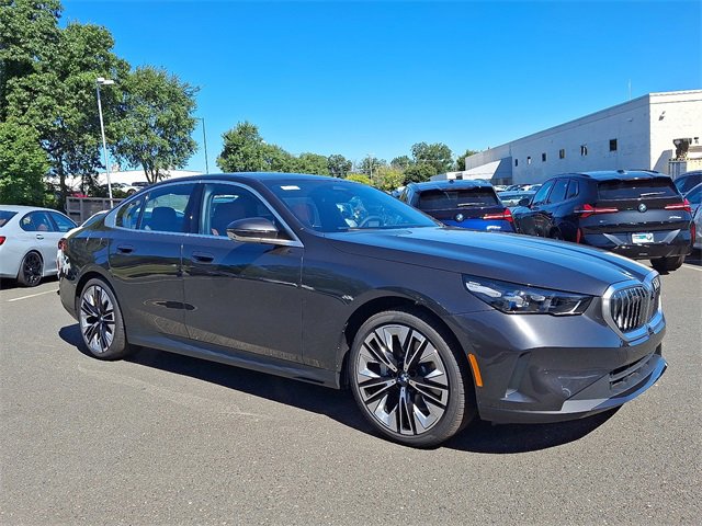 New 2026 BMW 530i xDrive w/ Premium Package