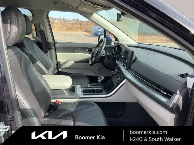 Certified 2024 Kia Carnival LX image 11