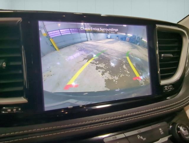 Used 2024 Chrysler Pacifica Select image 14