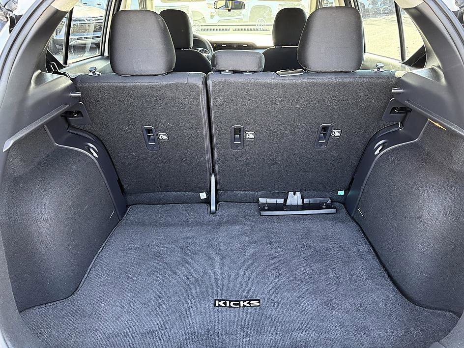 Used 2023 Nissan Kicks S image 11
