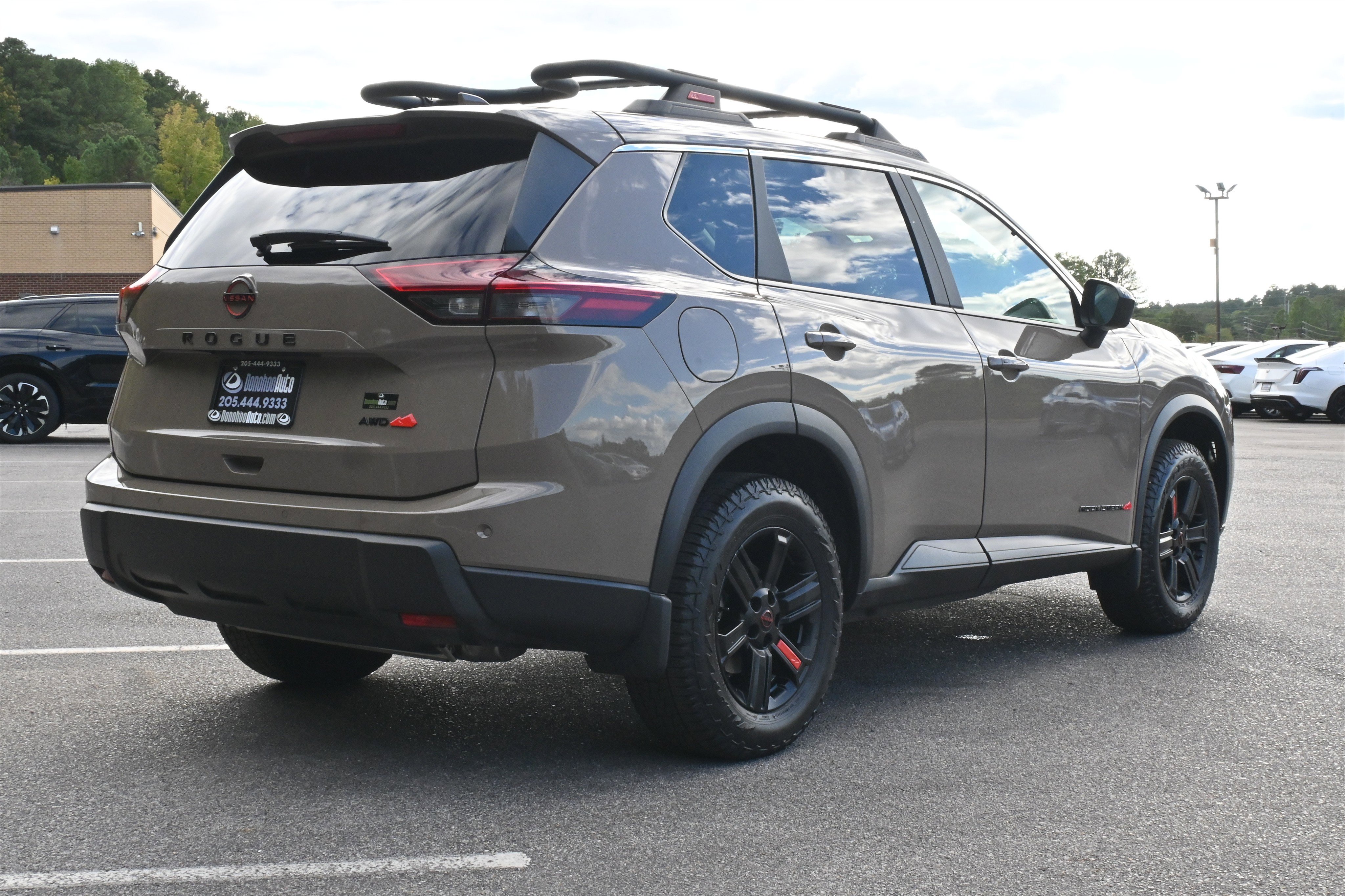 Used 2025 Nissan Rogue SV image 9