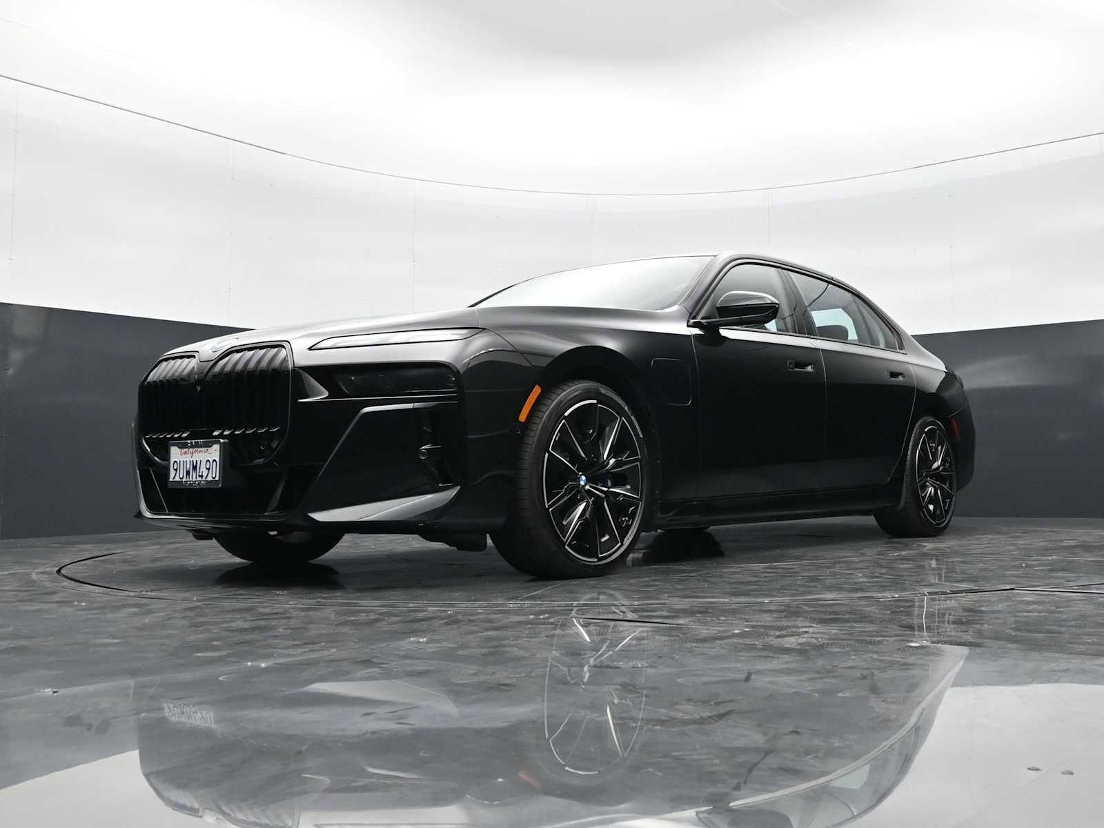 Used 2025 BMW 750e xDrive image 23