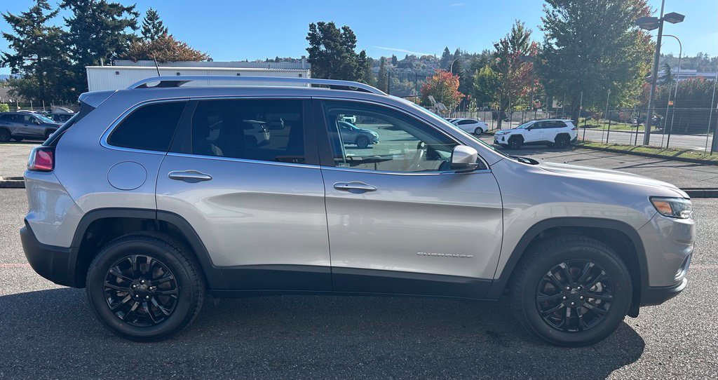 Used 2019 Jeep Cherokee Latitude Plus w/ Cold Weather Group AWD/4WD image 4