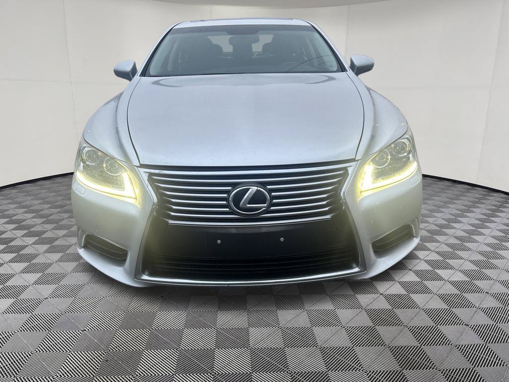 Used 2013 Lexus LS 460 AWD w/ Comfort Pkg image 2