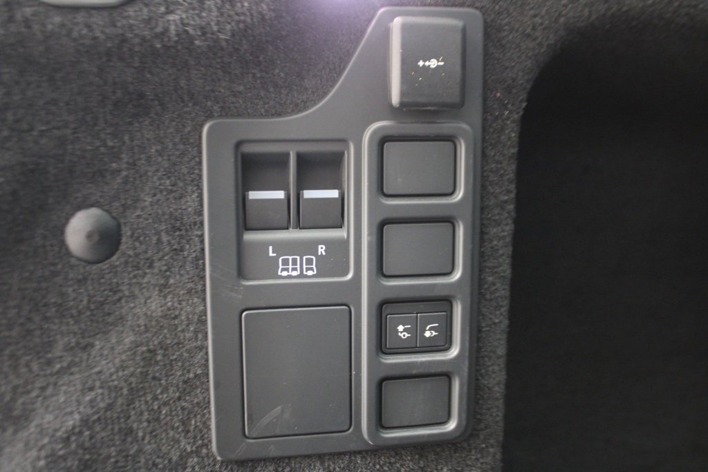 Certified 2024 Land Rover Discovery Dynamic SE image 30