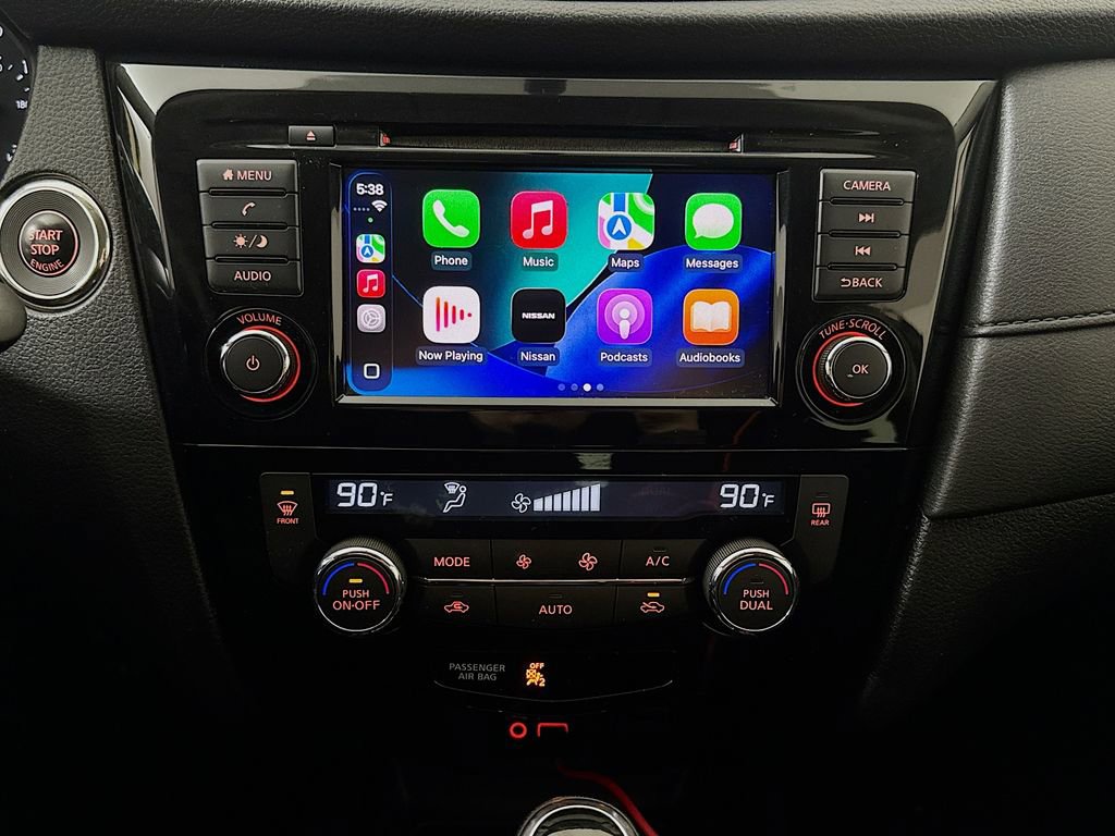 Used 2018 Nissan Rogue SV image 14