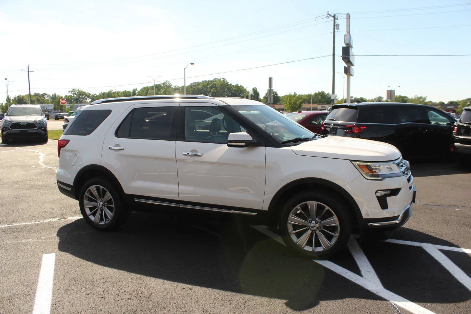 Used 2018 Ford Explorer Limited w/ Equipment Group 301A AWD/4WD image 10