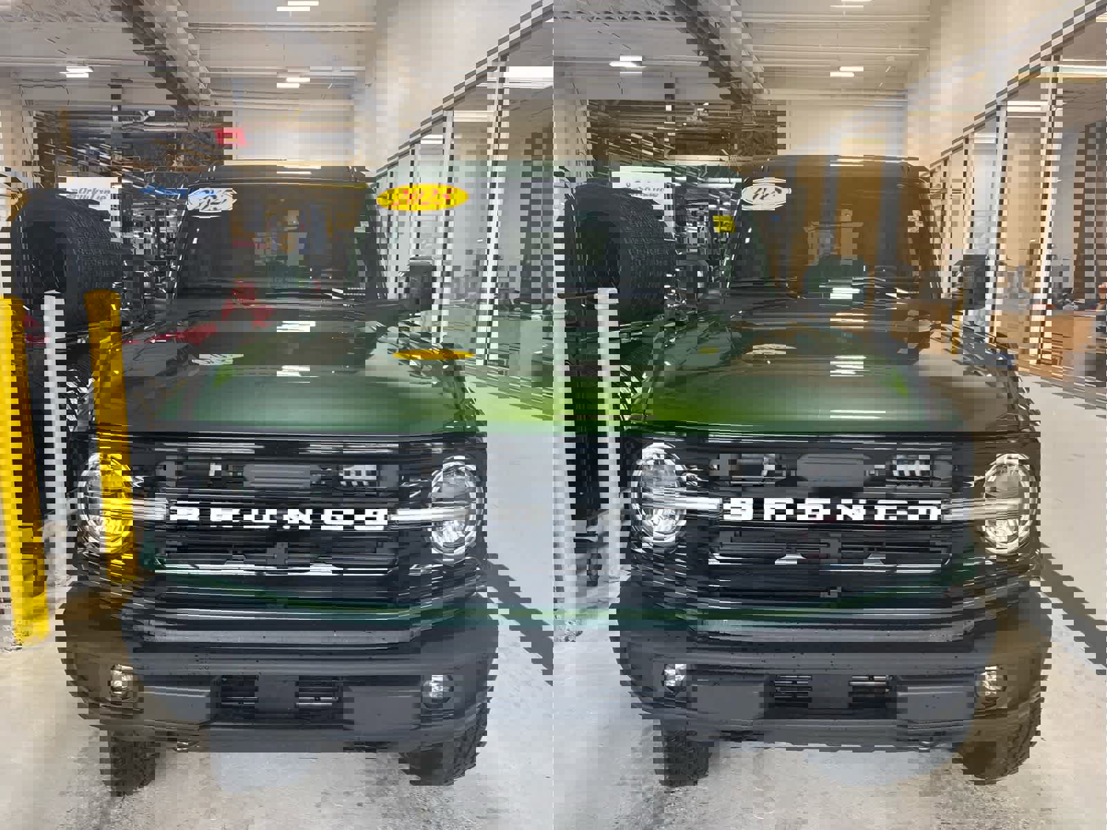 Used 2025 Ford Bronco Outer Banks image 4