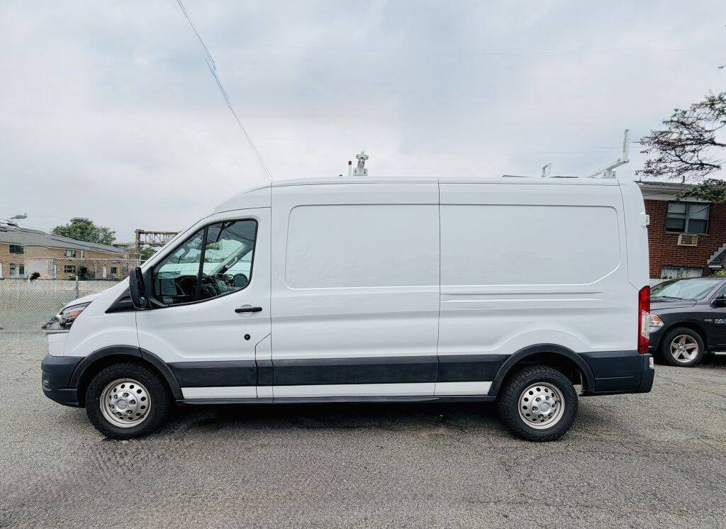 Used 2023 Ford Transit 250 Medium Roof AWD w/ Load Area Protection Package image 6