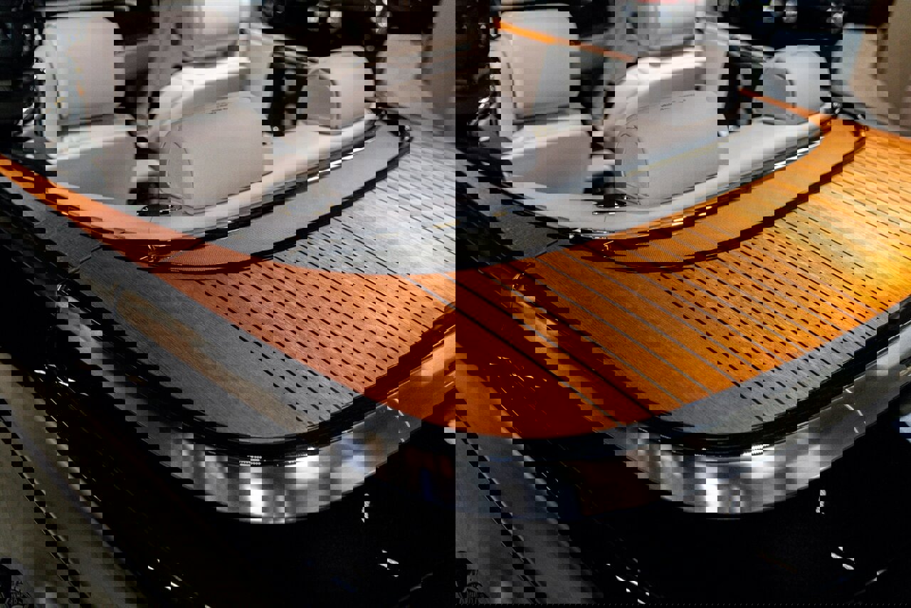 Used 2015 Rolls-Royce Phantom Drophead Coupe image 13