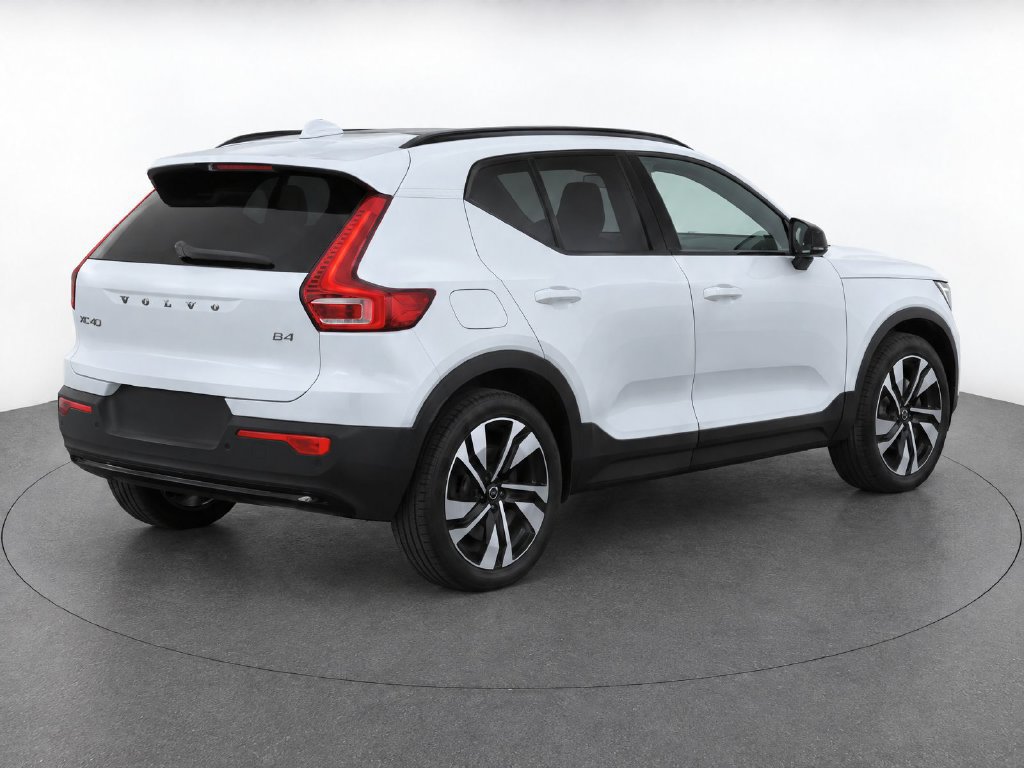 Certified 2023 Volvo XC40 B4 Ultimate w/ Protection Package Premier FWD image 4