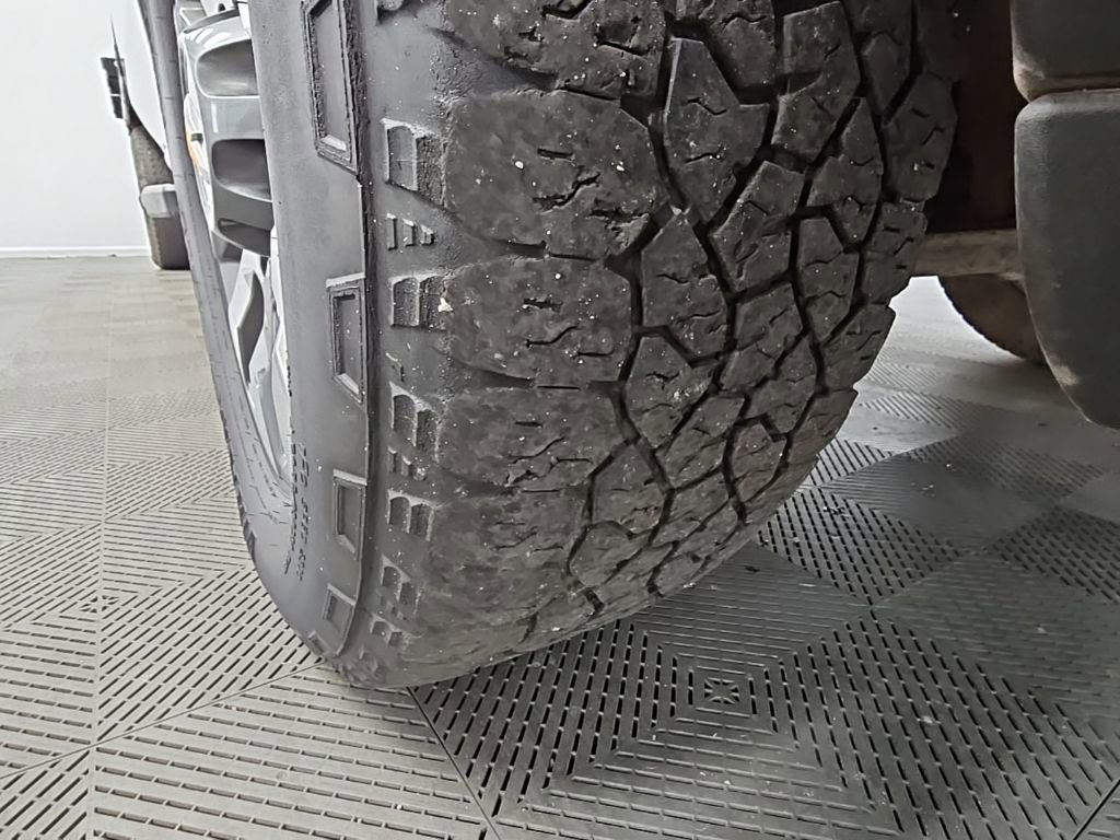 Used 2024 Chevrolet Silverado 2500 Custom w/ Custom Value Package image 40