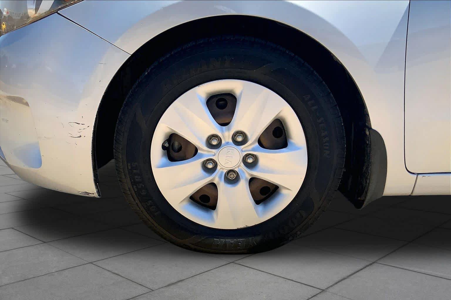 Used 2018 Kia Forte LX FWD image 10