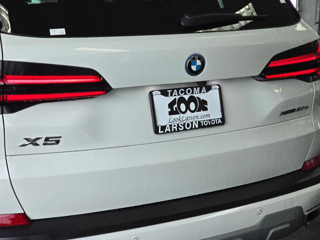 Used 2025 BMW X5 xDrive50e image 12