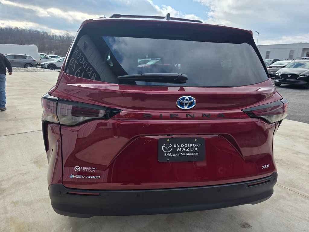 Used 2025 Toyota Sienna XLE w/ XLE Plus Package image 6
