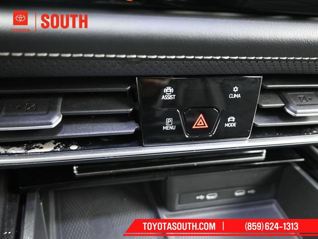 Used 2024 Volkswagen Atlas Cross Sport SE FWD image 33