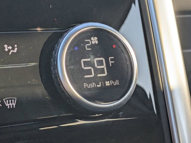 Used 2025 Land Rover Discovery Metropolitan Edition image 29