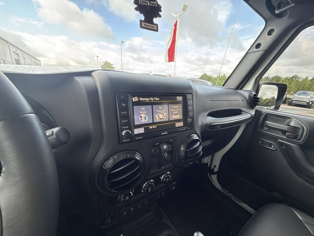 Used 2017 Jeep Wrangler Unlimited Sahara AWD/4WD image 21
