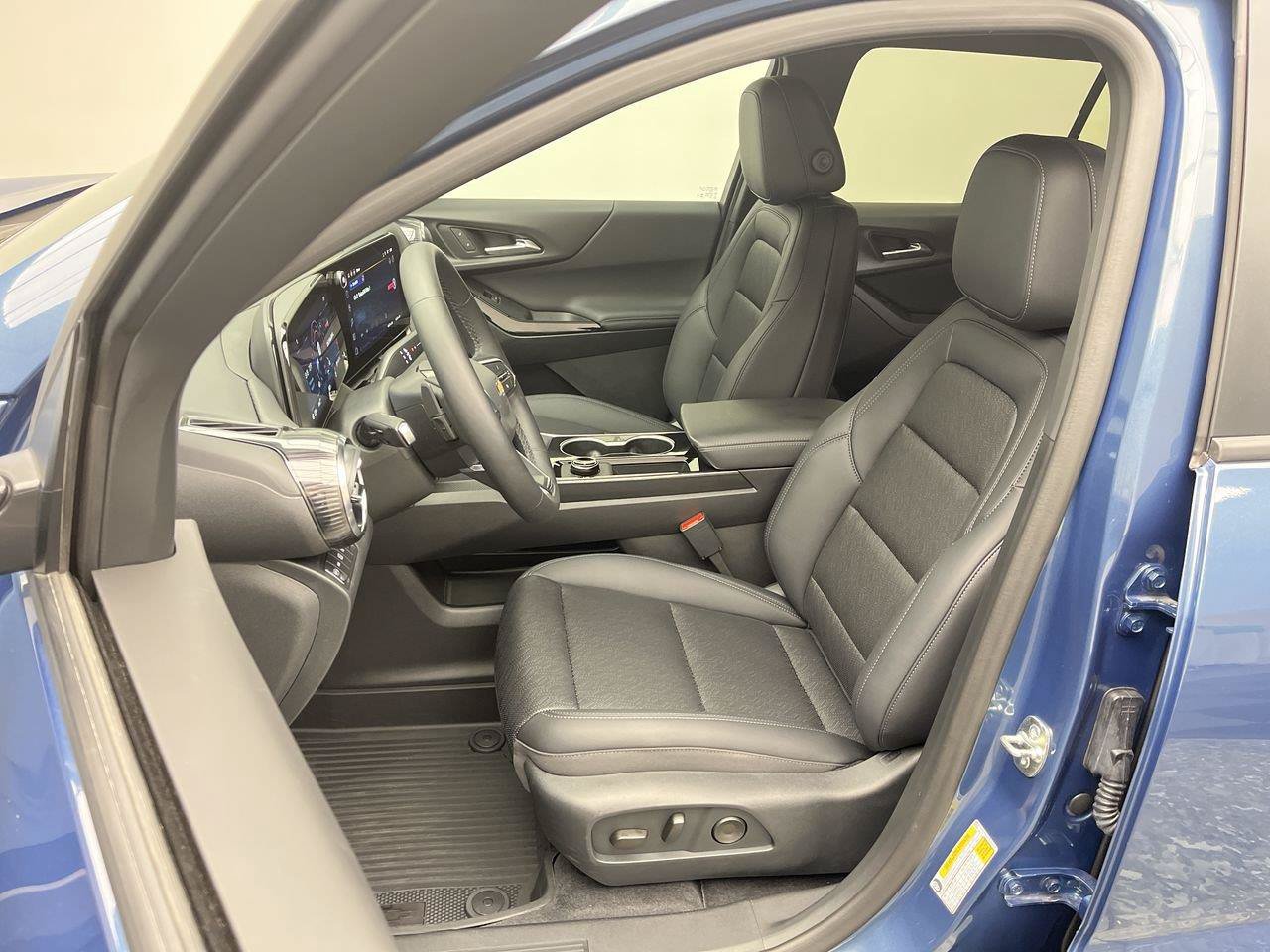 Used 2026 Chevrolet Equinox LT w/ Convenience Package II AWD/4WD image 11
