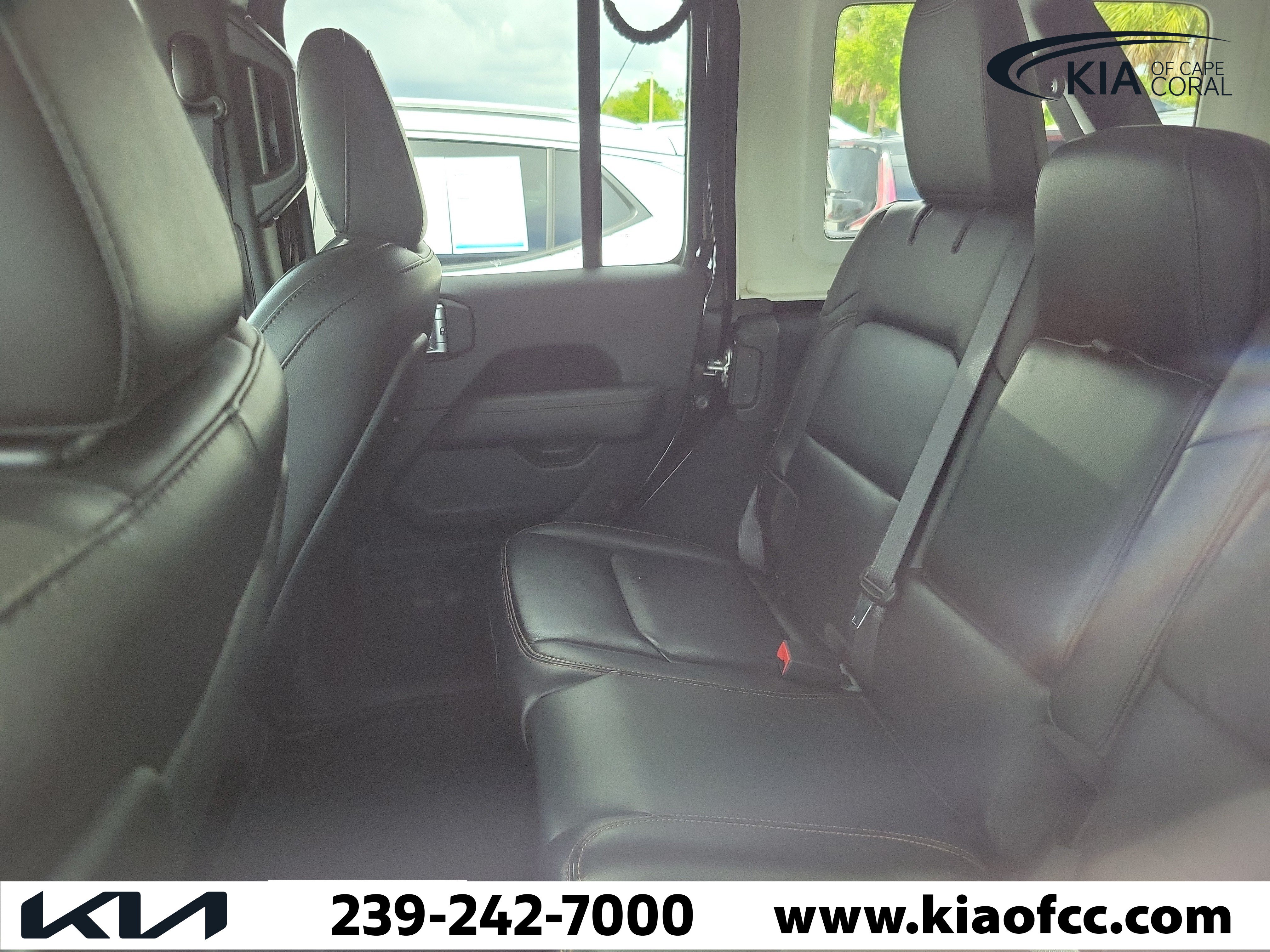 Used 2023 Jeep Wrangler Unlimited Rubicon 392 AWD/4WD image 7