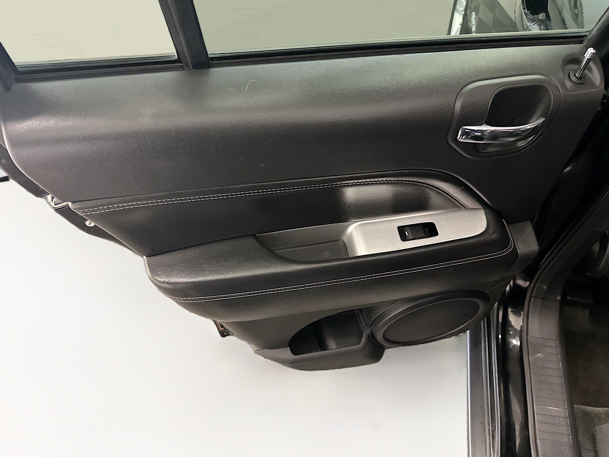 Used 2014 Jeep Compass Latitude AWD/4WD image 23