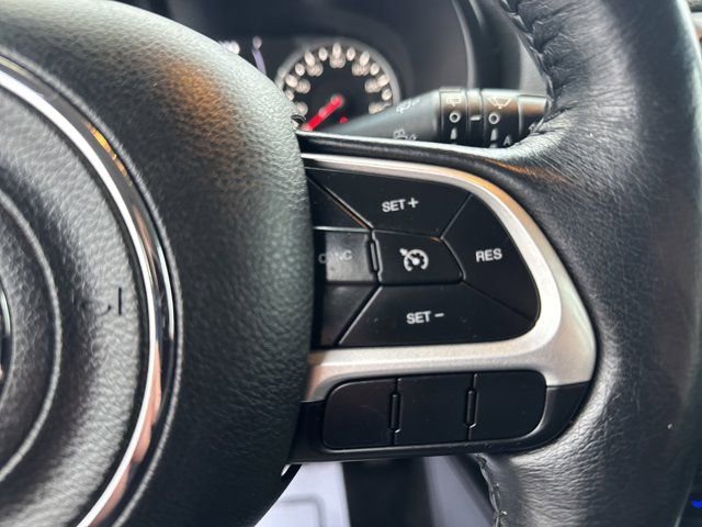 Used 2019 Jeep Renegade Latitude w/ Cold Weather Group image 24