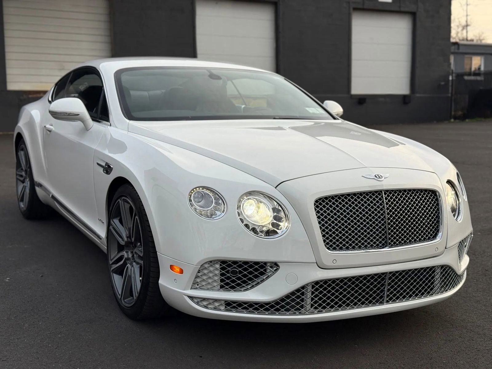 Used 2017 Bentley Continental GT image 3