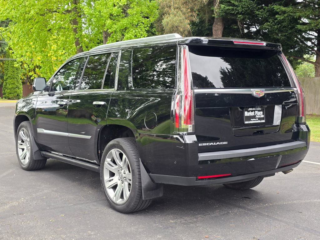 Used 2017 Cadillac Escalade Premium Luxury AWD/4WD image 4