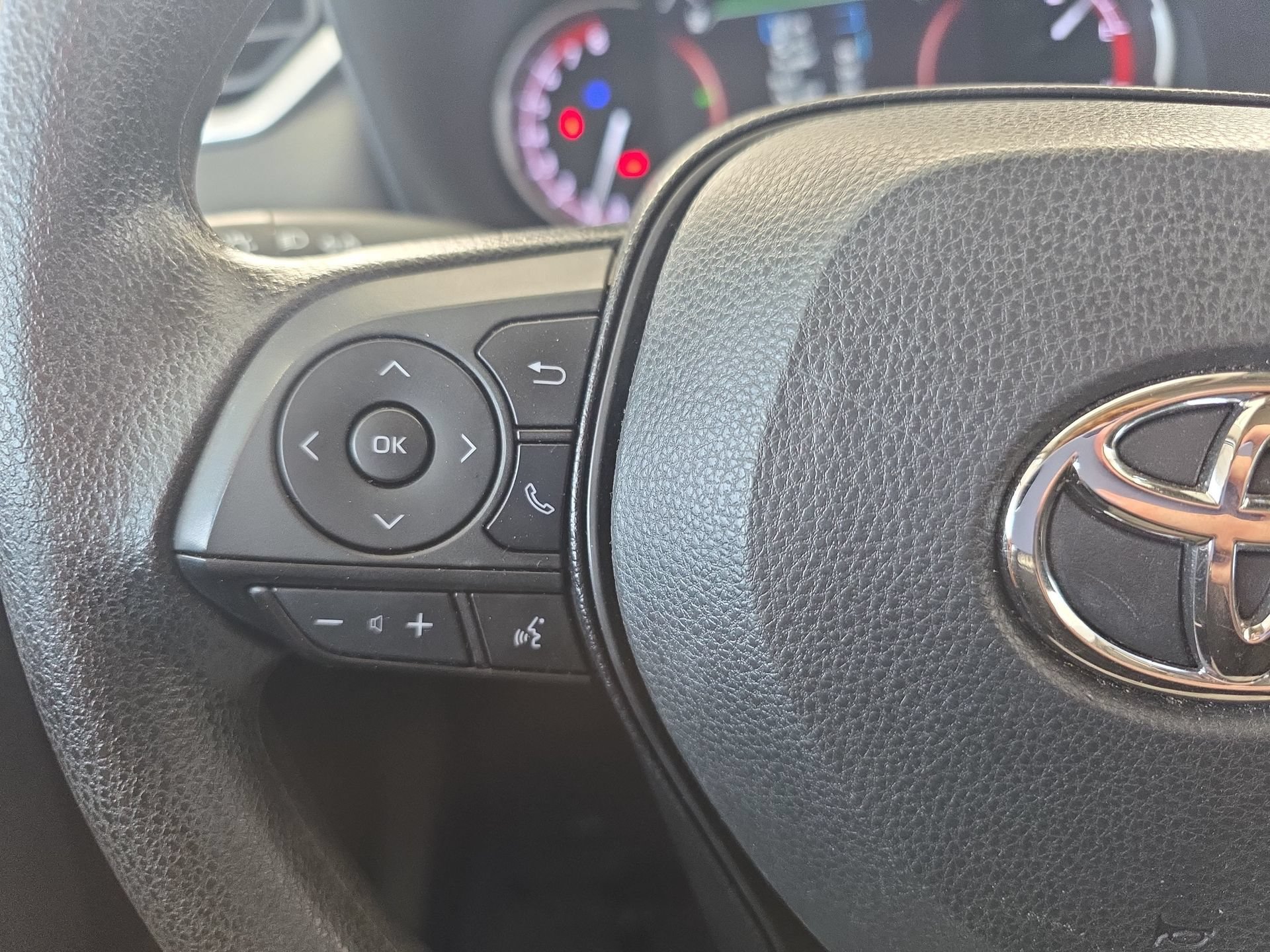Used 2023 Toyota RAV4 XLE w/ Convenience Package FWD image 17