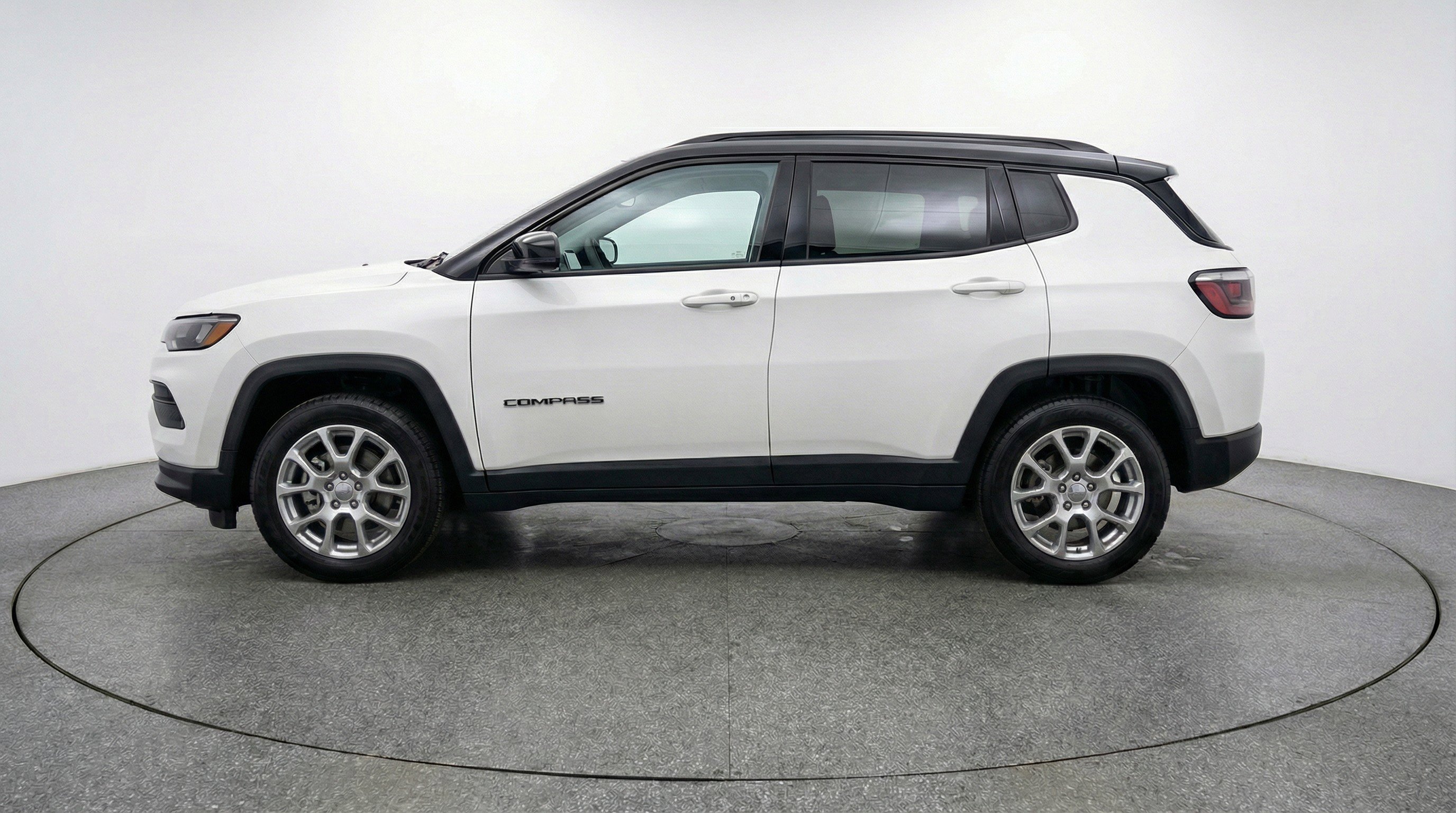 Used 2025 Jeep Compass Limited AWD/4WD image 5