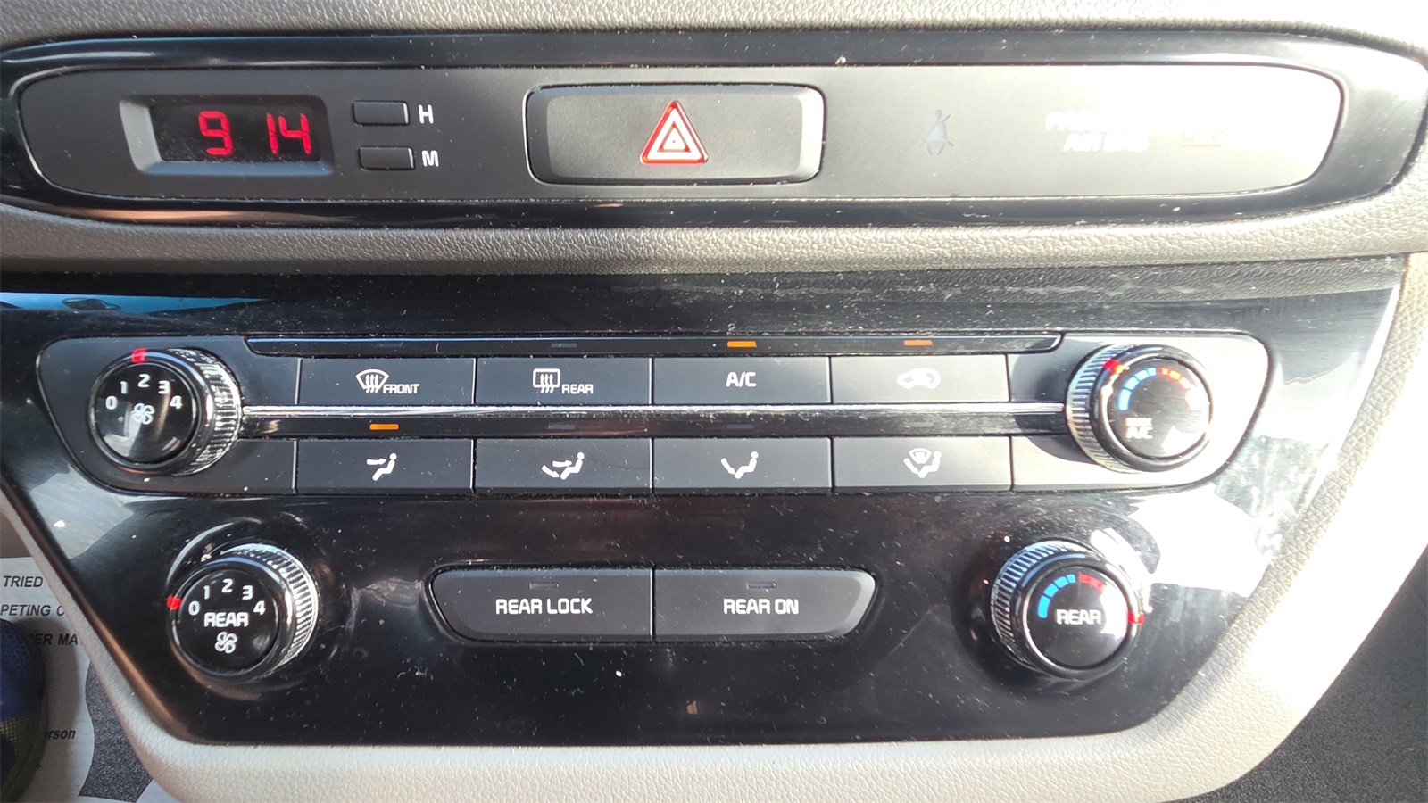 Used 2018 Kia Sedona L image 28